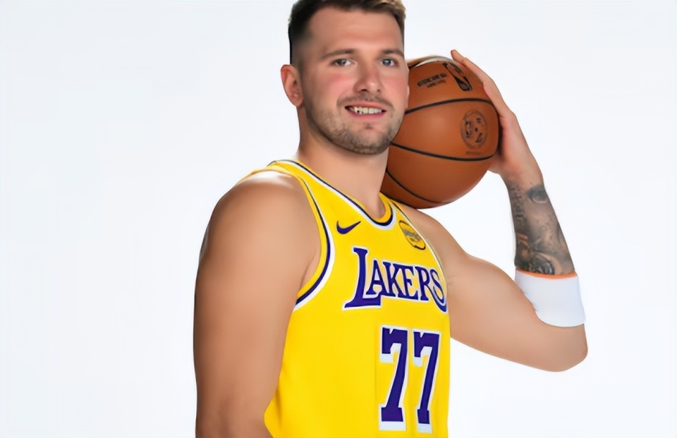 他的健康隐, 的阵容实在, kn